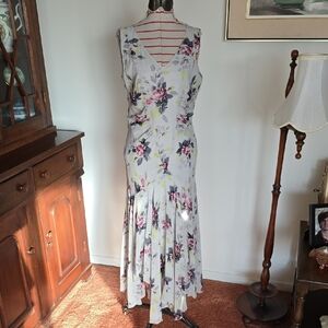 Jones New York Petite - Flowing Floral Sleeveless Dress​